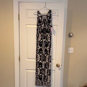 R&M Richards Black and White Sleeveless Maxi Dress